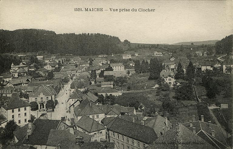 1521. Maîche - Vue prise du clocher [centre du village et quartier de la gare], 2e quart 20e siècle.  © Région Bourgogne-Franche-Comté, Inventaire du patrimoine