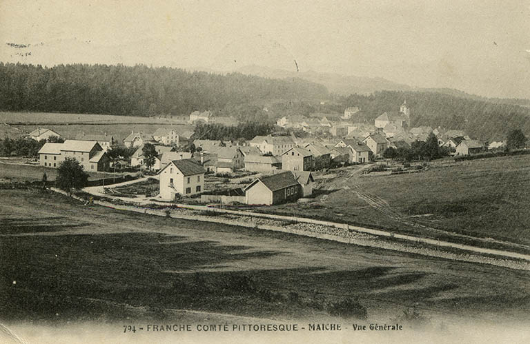 794 - Franche-Comté pittoresque - Maîche - Vue générale [à l'angle des rues de Goule et du Mont], 1er quart 20e siècle (entre 1907 et 1919). © Région Bourgogne-Franche-Comté, Inventaire du patrimoine