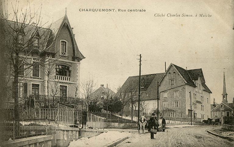 Charquemont. Rue centrale [la Grande Rue au niveau du "Château" et du Lion d'Or], 4e quart 19e siècle (avant 1902). © Région Bourgogne-Franche-Comté, Inventaire du patrimoine