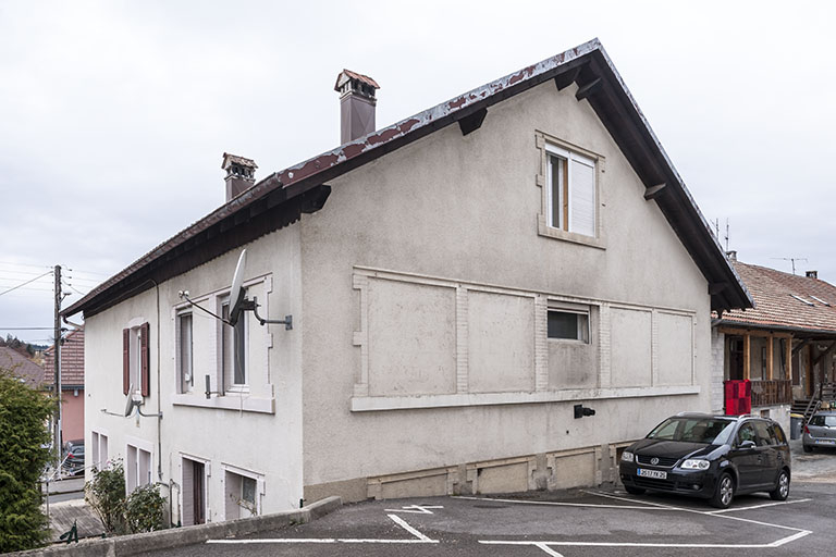 Maison : façades postérieure et latérale droite. © Région Bourgogne-Franche-Comté, Inventaire du patrimoine Maison : façades postérieure et latérale droite. © Région Bourgogne-Franche-Comté, Inventaire du patrimoine