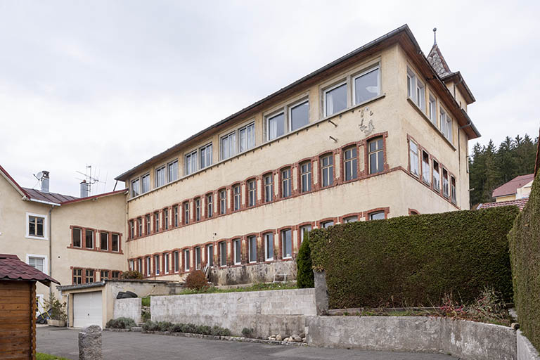 Façades sud et est de l'usine, depuis la rue du Mont à l'est. © Région Bourgogne-Franche-Comté, Inventaire du patrimoine Façades sud et est de l'usine, depuis la rue du Mont à l'est. © Région Bourgogne-Franche-Comté, Inventaire du patrimoine