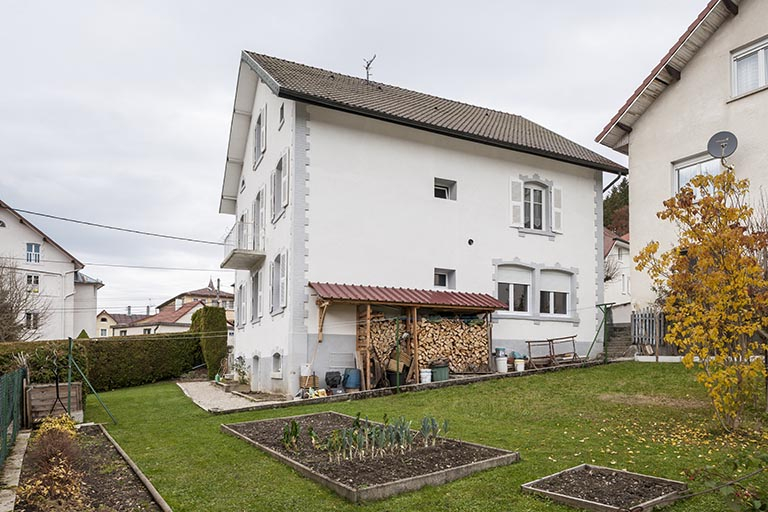 Façade postérieure, de trois quarts gauche. © Région Bourgogne-Franche-Comté, Inventaire du patrimoine