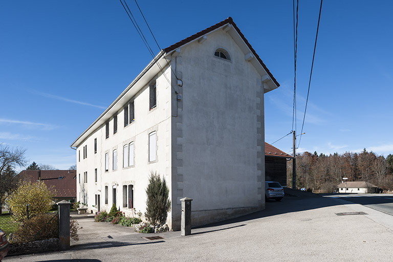 Ferme et atelier, vus de trois quarts droite en enfilade. © Région Bourgogne-Franche-Comté, Inventaire du patrimoine Ferme et atelier, vus de trois quarts droite en enfilade. © Région Bourgogne-Franche-Comté, Inventaire du patrimoine
