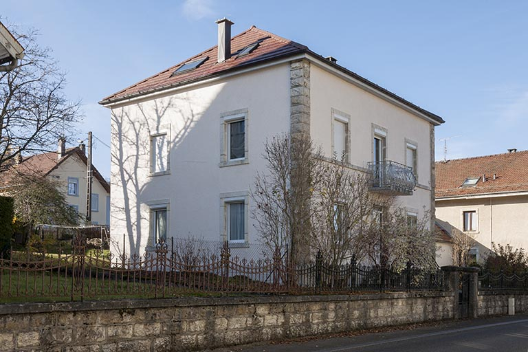 Maison au n° 16 : façades antérieure et latérale gauche. © Région Bourgogne-Franche-Comté, Inventaire du patrimoine