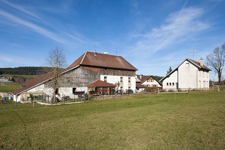 Une ferme dotée d'un atelier indépendant, au Grand Vau : la ferme de Lucien Bessot (1731) et son atelier de 1924. © Région Bourgogne-Franche-Comté, Inventaire du patrimoine