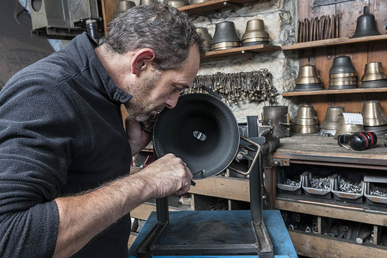 Marquage d'un moulage (2). © Région Bourgogne-Franche-Comté, Inventaire du patrimoine