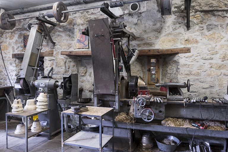 Postes d'ébarbage (meulage) et de tournage (2). © Région Bourgogne-Franche-Comté, Inventaire du patrimoine