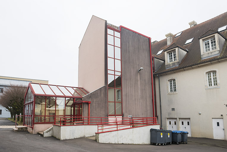 Extension de l'accueil sur la façade nord-ouest du bâtiment de cantine et internat de filles. © Région Bourgogne-Franche-Comté, Inventaire du patrimoine