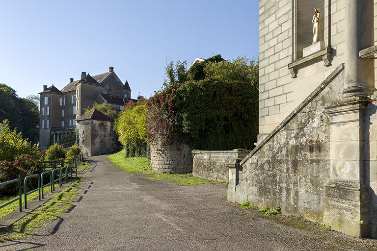 Ruines d'une tour près de l'église. © Région Bourgogne-Franche-Comté, Inventaire du patrimoine