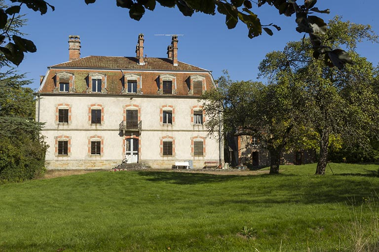 La demeure, vue depuis le parc. © Région Bourgogne-Franche-Comté, Inventaire du patrimoine La demeure, vue depuis le parc. © Région Bourgogne-Franche-Comté, Inventaire du patrimoine