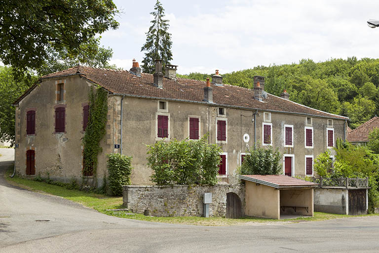 Logements d'ouvriers, place Dieu. © Région Bourgogne-Franche-Comté, Inventaire du patrimoine Logements d'ouvriers, place Dieu. © Région Bourgogne-Franche-Comté, Inventaire du patrimoine