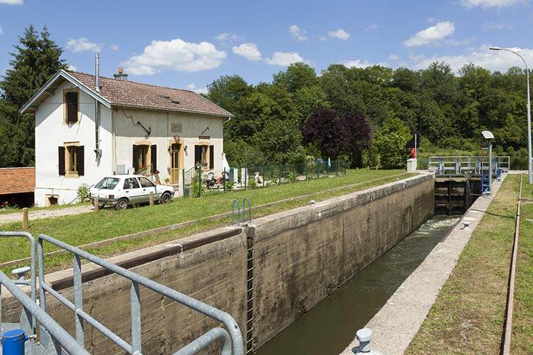 Le site d'écluse, depuis l'aval. © Région Bourgogne-Franche-Comté, Inventaire du patrimoine