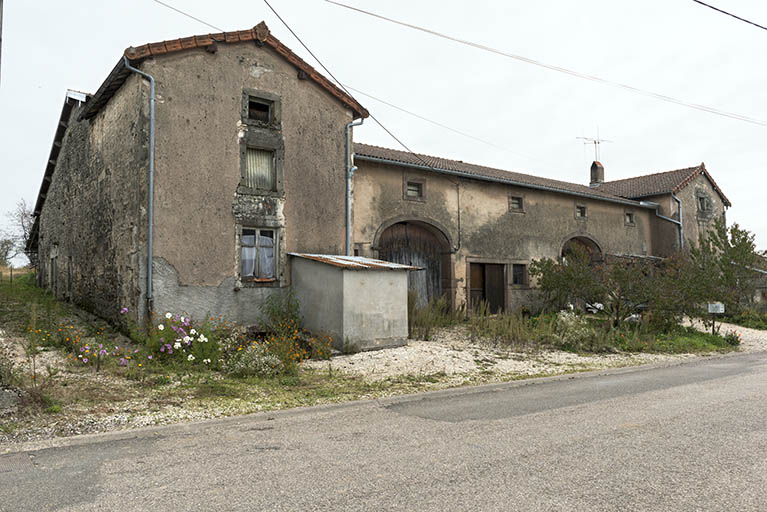 Fermes dans le village (2). © Région Bourgogne-Franche-Comté, Inventaire du patrimoine