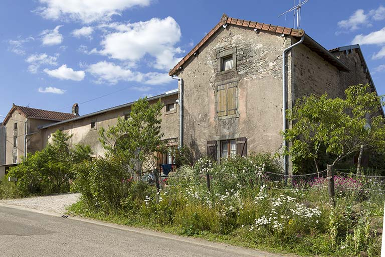 Fermes mitoyennes avec corps de logis symétriques. © Région Bourgogne-Franche-Comté, Inventaire du patrimoine