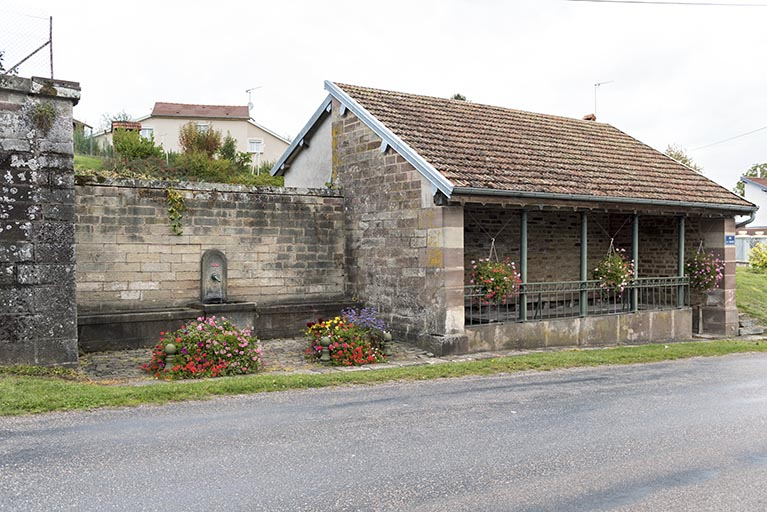 Fontaine-lavoir, rue de la Tuilerie. © Région Bourgogne-Franche-Comté, Inventaire du patrimoine