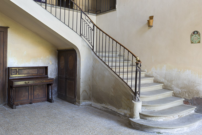 escalier de distribution intérieur.  © Région Bourgogne-Franche-Comté, Inventaire du patrimoine escalier de distribution intérieur.  © Région Bourgogne-Franche-Comté, Inventaire du patrimoine