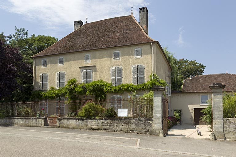 Façade antérieure  © Région Bourgogne-Franche-Comté, Inventaire du patrimoine Façade antérieure  © Région Bourgogne-Franche-Comté, Inventaire du patrimoine