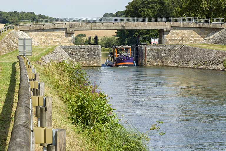 Vue aval de la porte de garde. © Région Bourgogne-Franche-Comté, Inventaire du patrimoine