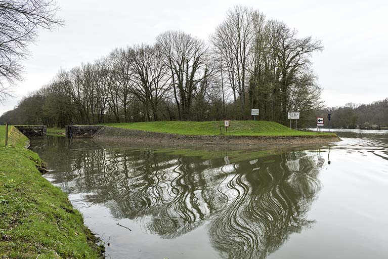 Début de la dérivation éclusée de Scey-sur-Saône. © Région Bourgogne-Franche-Comté, Inventaire du patrimoine