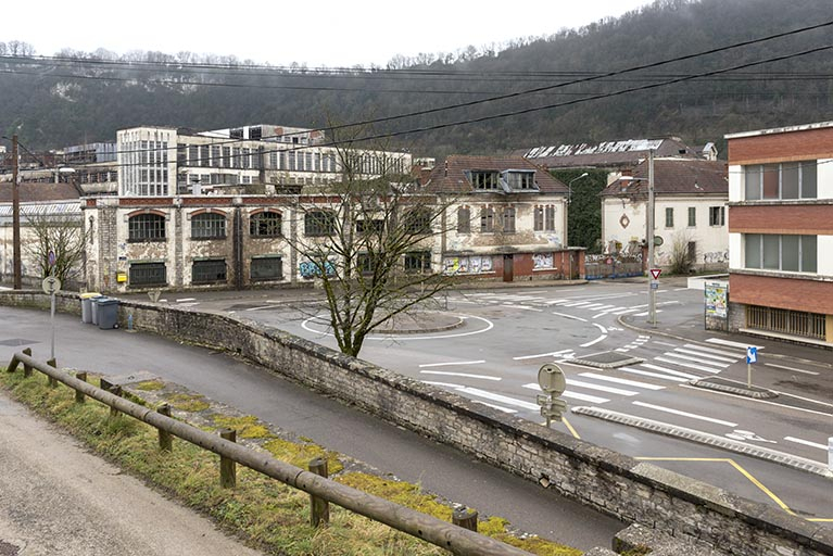 Etat en 2016. Usine A : vue d'ensemble de l'entrée. © Région Bourgogne-Franche-Comté, Inventaire du patrimoine