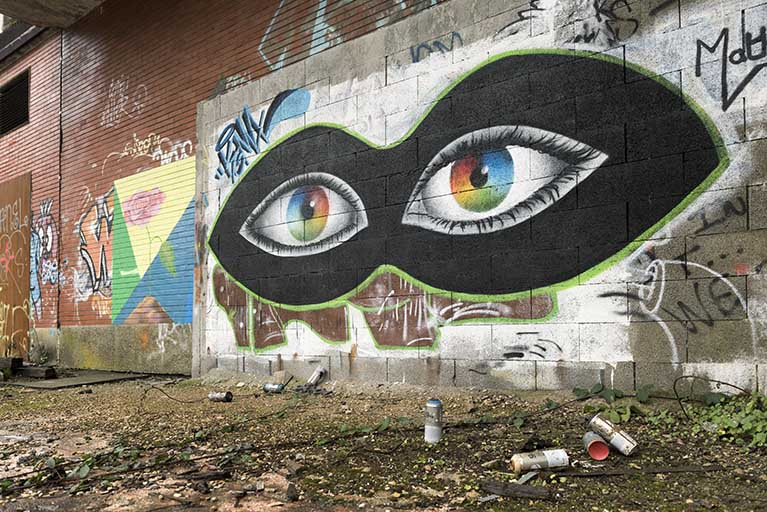 Etat en 2016. Usine A : tag en forme de masque. © Région Bourgogne-Franche-Comté, Inventaire du patrimoine