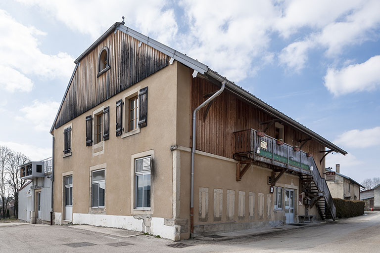 Vue de trois quarts gauche. © Région Bourgogne-Franche-Comté, Inventaire du patrimoine