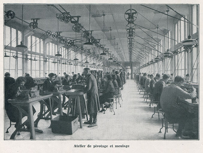 Atelier de pivotage et de meulage, 1933. © Région Bourgogne-Franche-Comté, Inventaire du patrimoine