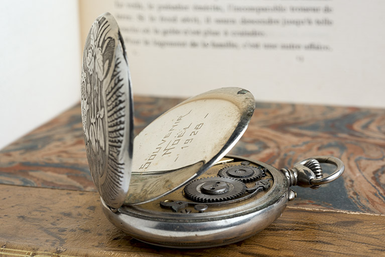 Montre de gousset mécanique de la marque Régulateur français, à Villers-le-Lac. © Région Bourgogne-Franche-Comté, Inventaire du patrimoine Montre de gousset mécanique de la marque Régulateur français, à Villers-le-Lac. © Région Bourgogne-Franche-Comté, Inventaire du patrimoine