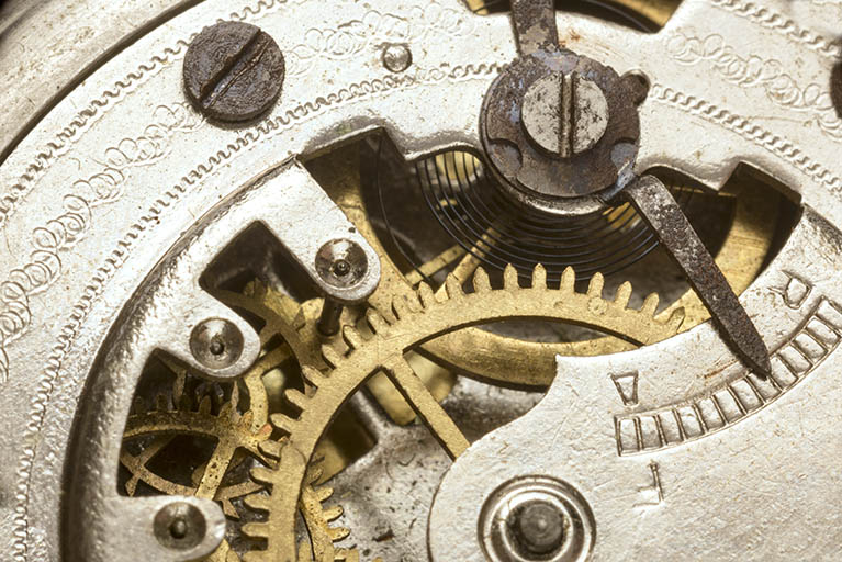 Mouvement : détail, avec la roue d'ancre à l'arrière-plan à gauche. © Région Bourgogne-Franche-Comté, Inventaire du patrimoine