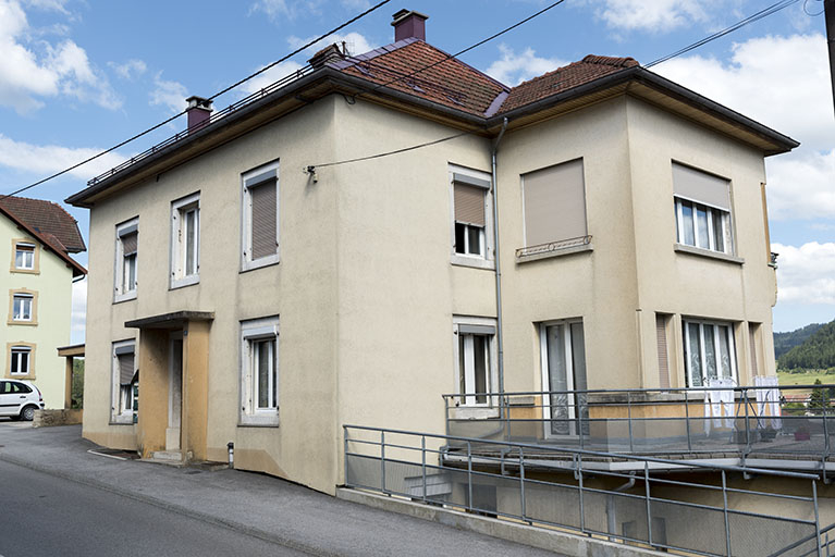 Façades antérieure et latérale droite. © Région Bourgogne-Franche-Comté, Inventaire du patrimoine