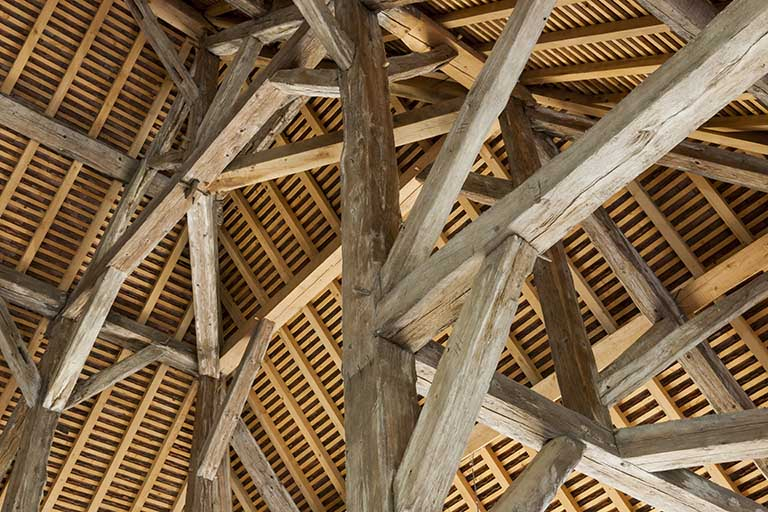 Croupe du séchoir. Partie supérieure de la charpente. © Région Bourgogne-Franche-Comté, Inventaire du patrimoine