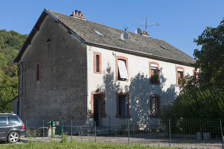 Logement ouvrier (nord) à 4 appartements. Vue depuis le sud. © Région Bourgogne-Franche-Comté, Inventaire du patrimoine