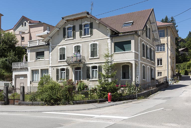 Maison et usine de montres dite fabrique de La Perrière ou Manufacture Marius Anguenot (vers 1907, 1924-1925, 1938-1951), aux 1 et 3 rue de la Perrière : la maison. © Région Bourgogne-Franche-Comté, Inventaire du patrimoine