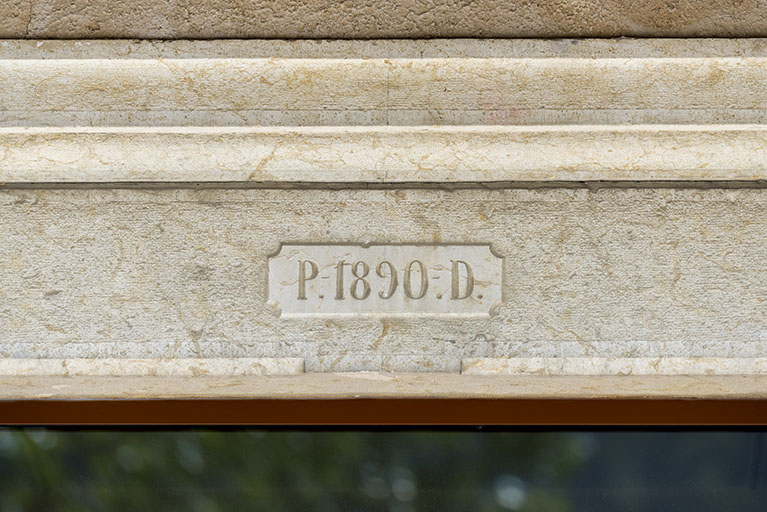 Maison : date et initiales sur le linteau de la porte. © Région Bourgogne-Franche-Comté, Inventaire du patrimoine Maison : date et initiales sur le linteau de la porte. © Région Bourgogne-Franche-Comté, Inventaire du patrimoine