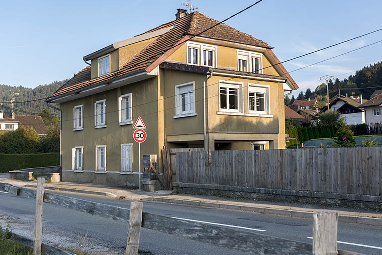 Façades antérieure et latérale droite. © Région Bourgogne-Franche-Comté, Inventaire du patrimoine