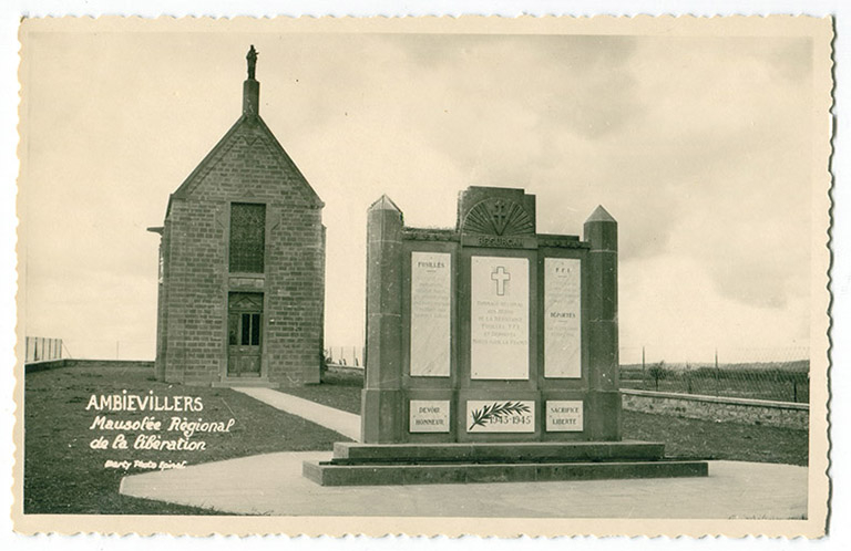 Le mausolée régional de la Libération, carte postale. © Région Bourgogne-Franche-Comté, Inventaire du patrimoine