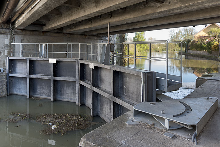 Détails des vantaux. © Région Bourgogne-Franche-Comté, Inventaire du patrimoine Détails des vantaux. © Région Bourgogne-Franche-Comté, Inventaire du patrimoine