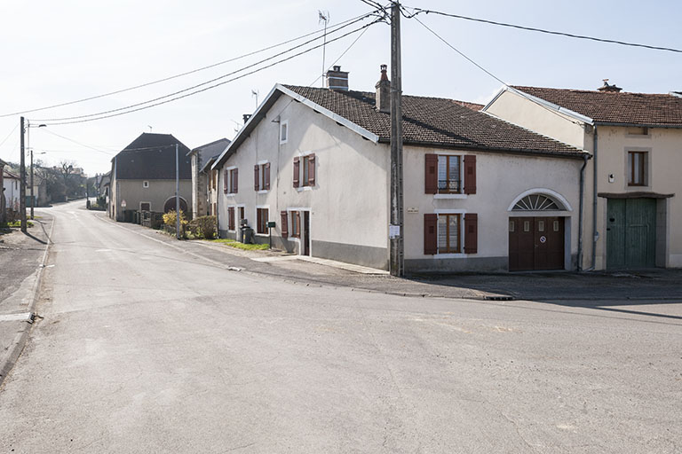 Maison, rue Antoine Lumière. © Région Bourgogne-Franche-Comté, Inventaire du patrimoine Maison, rue Antoine Lumière. © Région Bourgogne-Franche-Comté, Inventaire du patrimoine
