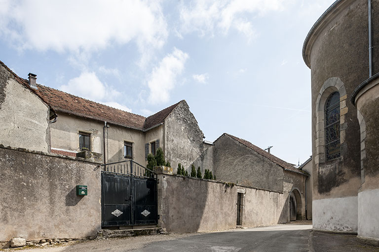 Vue d'ensemble du presbytère d'Ormoy. © Région Bourgogne-Franche-Comté, Inventaire du patrimoine Vue d'ensemble du presbytère d'Ormoy. © Région Bourgogne-Franche-Comté, Inventaire du patrimoine