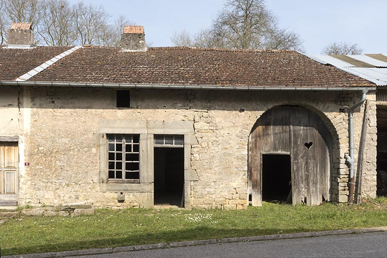 ferme à deux travées. © Région Bourgogne-Franche-Comté, Inventaire du patrimoine ferme à deux travées. © Région Bourgogne-Franche-Comté, Inventaire du patrimoine