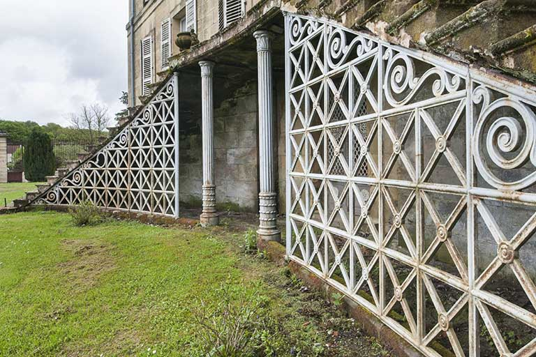 Structure métallique soutenant l'escalier. © Région Bourgogne-Franche-Comté, Inventaire du patrimoine