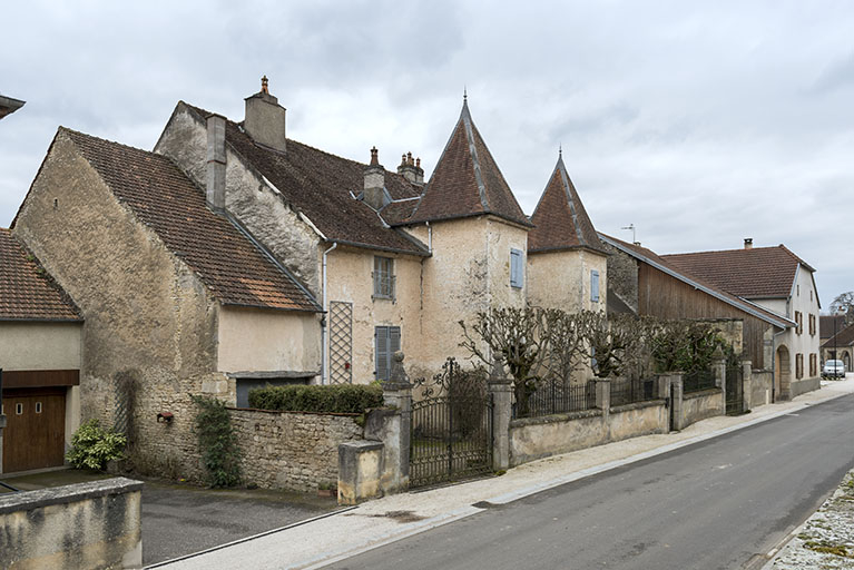 Vue générale de trois quarts gauche. © Région Bourgogne-Franche-Comté, Inventaire du patrimoine