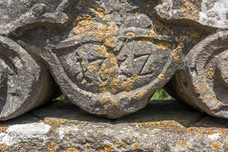 Détail de la date inscrite © Région Bourgogne-Franche-Comté, Inventaire du patrimoine Détail de la date inscrite © Région Bourgogne-Franche-Comté, Inventaire du patrimoine