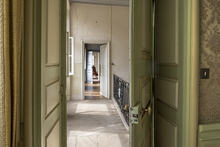 Vue sur les pièces en enfilade à l'étage. © Région Bourgogne-Franche-Comté, Inventaire du patrimoine