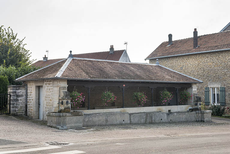 fontaine © Région Bourgogne-Franche-Comté, Inventaire du patrimoine fontaine © Région Bourgogne-Franche-Comté, Inventaire du patrimoine