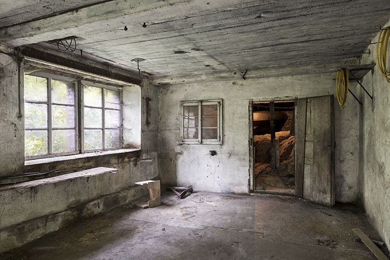 Usine : salle au 1er étage de soubassement, donnant sur la chambre d'eau. © Région Bourgogne-Franche-Comté, Inventaire du patrimoine