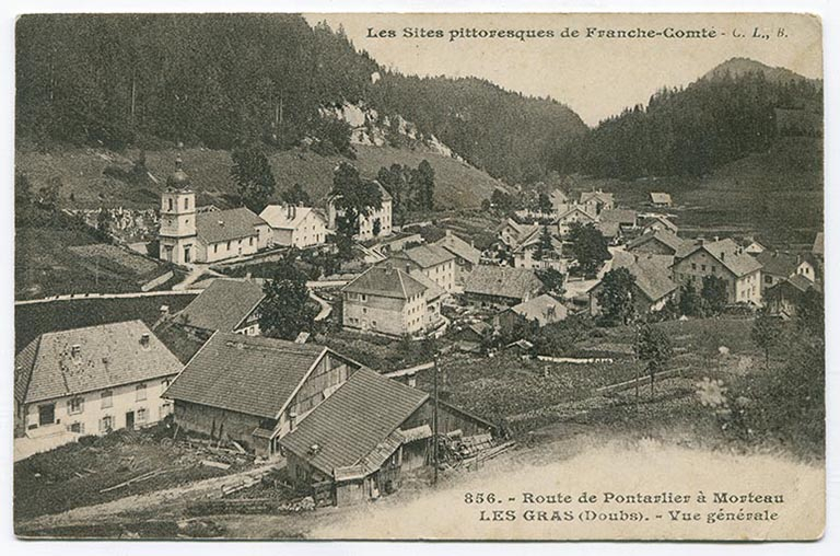 Les sites pittoresques de Franche-Comté. 856. Route de Pontarlier à Morteau. Les Gras (Doubs). - Vue générale, 1er quart 20e siècle [entre 1908 et 1917]. © Région Bourgogne-Franche-Comté, Inventaire du patrimoine