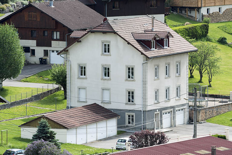 Façades postérieure et latérale gauche. © Région Bourgogne-Franche-Comté, Inventaire du patrimoine