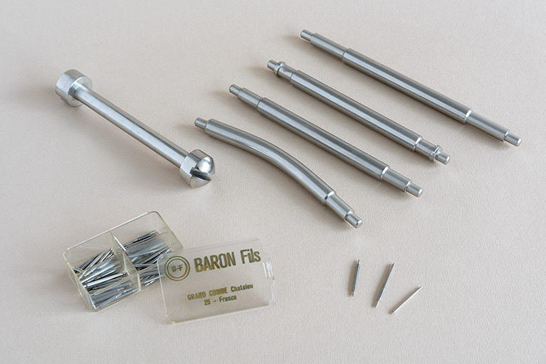 Production de la société Baron : barrettes de montre (à l'échelle 10 et à taille réelle). © Région Bourgogne-Franche-Comté, Inventaire du patrimoine