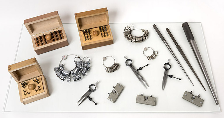 Production de la société Grandidier : jeux de fraises, triboulets, baguiers, compas et clés à ouvrir les fonds de boîte de montre. © Région Bourgogne-Franche-Comté, Inventaire du patrimoine